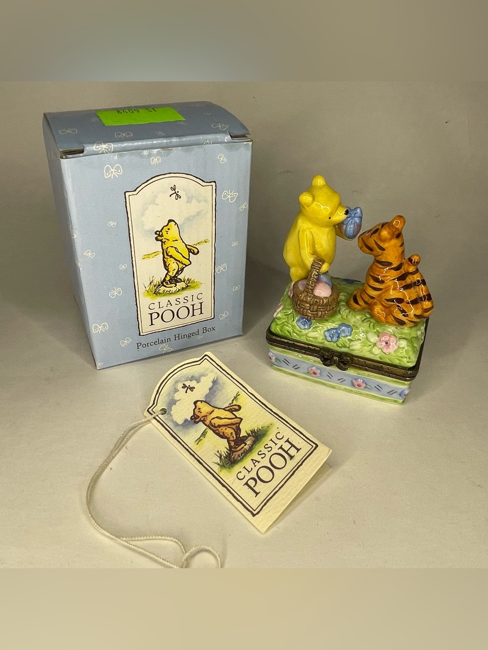 NIB Classic Pooh "Pooh and Tigger" Porcelain Hinged Box Nursery Gift Midwest 3"